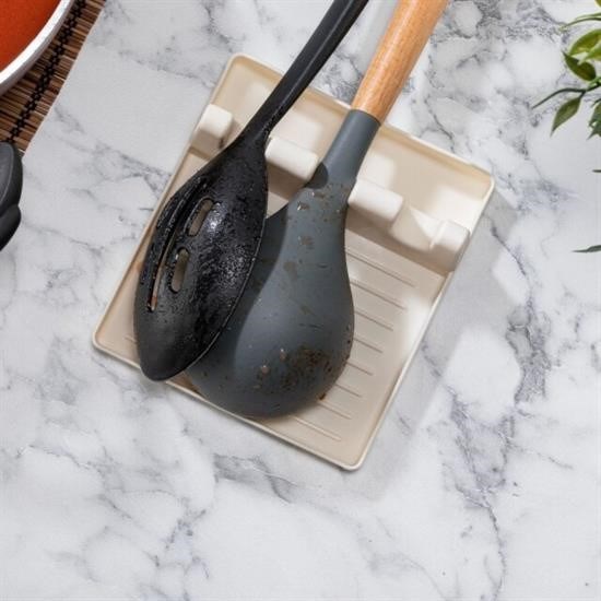 Robinanka® Tencere Kapak Tutuculu Kaşıklıklı Tencere Kapak Standı Pratik Kaşık Kepçe Altlık Düzenleyici Robinanka® Tencere Kapak Tutuculu Kaşıklıklı Tencere Kapak Standı Pratik Kaşık Kepçe Altlık Düzenleyici