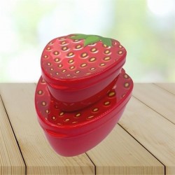 Robinanka 2'li İç İçe Geçebilen Çilek Model Saklama ve Beslenme Kabı Seti (550 ml + 250 ml) Robinanka 2'li İç İçe Geçebilen Çilek Model Saklama ve Beslenme Kabı Seti (550 ml + 250 ml)