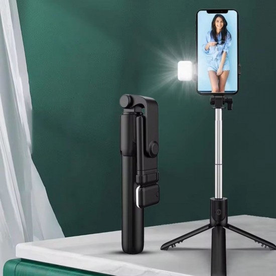 Robinanka® Kendiliğinden LED Işıklı Kumandalı Uzayabilen Selfie Çubuğu,Masa Üstü Tripod Robinanka® Kendiliğinden LED Işıklı Kumandalı Uzayabilen Selfie Çubuğu,Masa Üstü Tripod